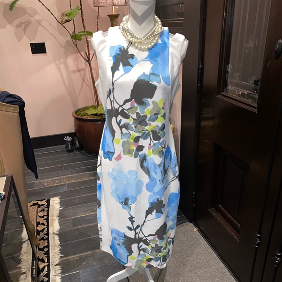 Dress - Picture 2 of 2